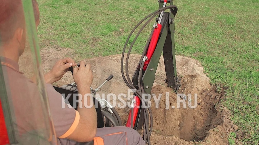 Навесной экскаватор Landformer 230